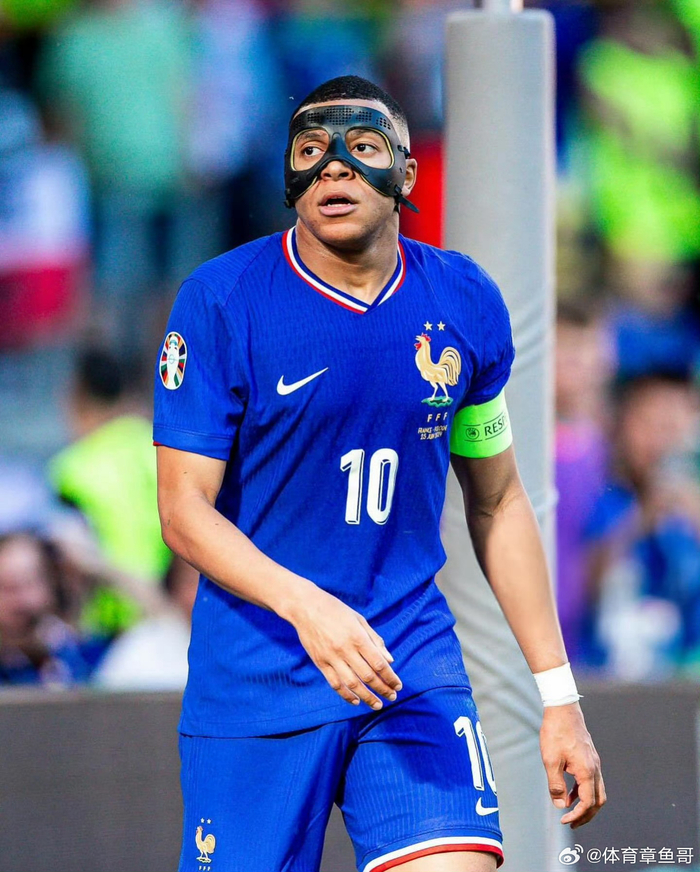 名宿：在我看来莱奥是边锋不是前锋；他配得上米兰10号球衣