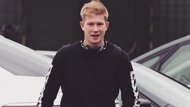 巴黎人报：一极端球迷组织庆祝成立20周年，在埃菲尔铁塔大放焰火