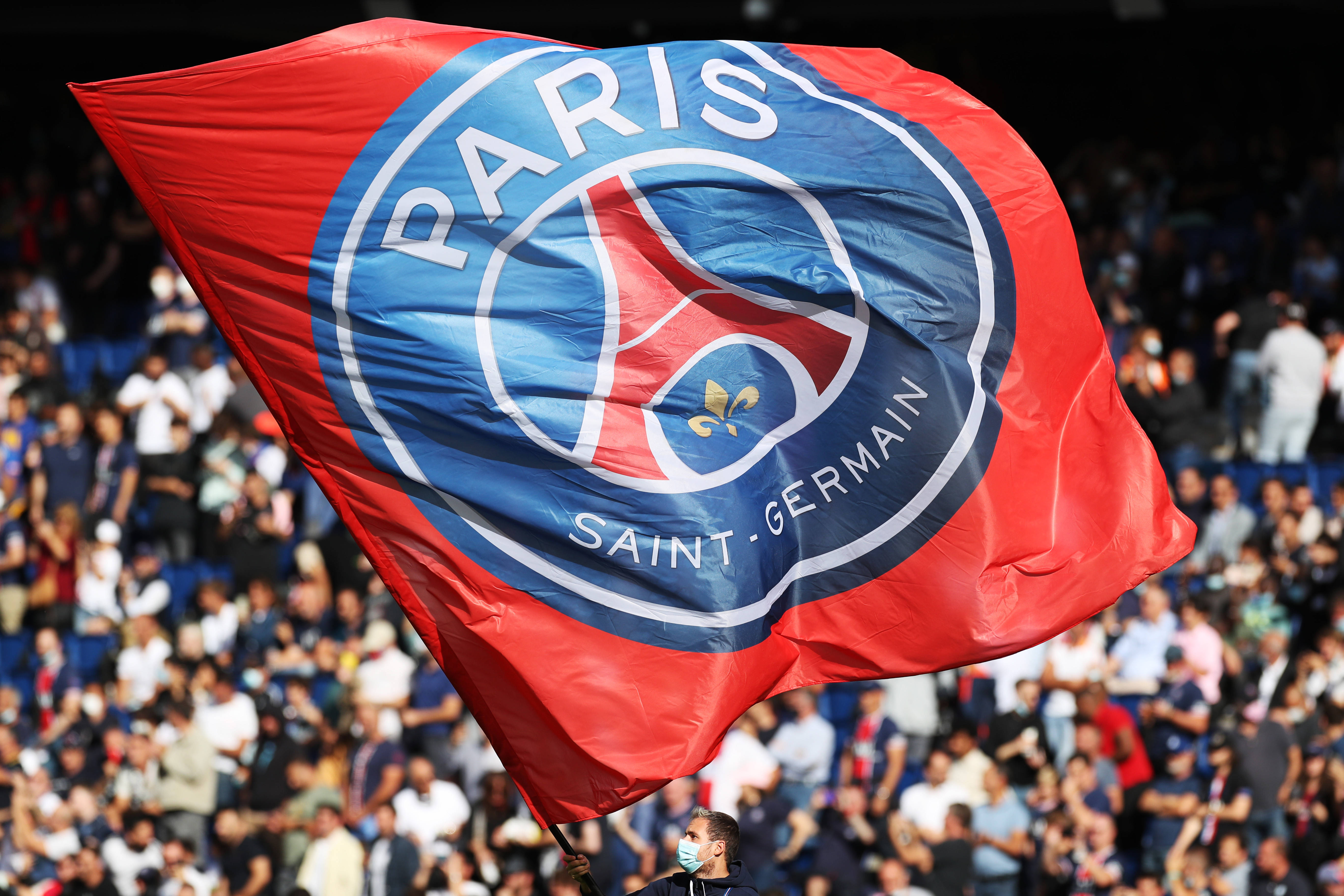 西媒：巴萨向欧足联提交报告，控诉法兰克福球迷破坏球场设施