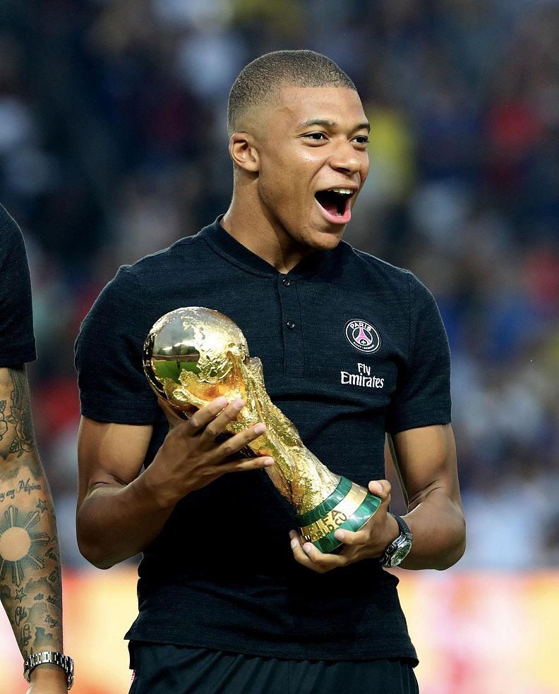 圣保罗官方：奥斯卡已于今日出院，他被确诊为血管迷走性晕厥