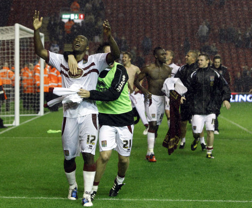 这次换防直接被晃倒