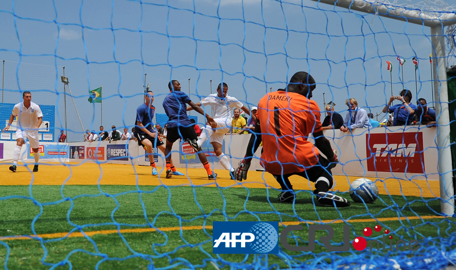 门兴0-0莱比锡，奥诺拉破门被吹，劳姆中框，门兴全场0射正