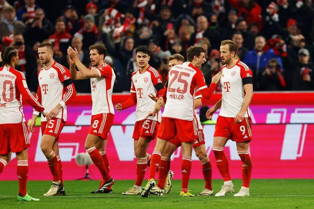 王飞获双料推广人奖，推动中国拳击发展，助力职业拳击繁荣。